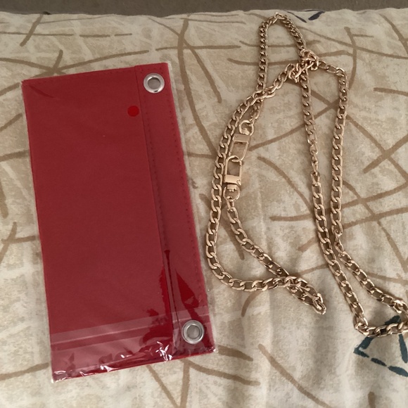 Louis Vuitton Red Vernis Sarah Wallet - Picture 7 of 7